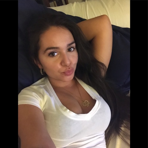 Meet your Posher, Cristina - Picture 3 of 4